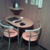 HOTEL Fine(ファイン)(新宿区/ラブホテル)の写真『301号室 テーブルセット 小さいけど充分な大きさ。』by セイムス