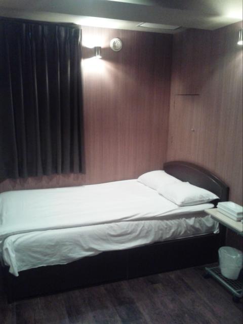 HOTEL Fine(ファイン)(新宿区/ラブホテル)の写真『301号室 ベッドは充分な大きさ。』by セイムス