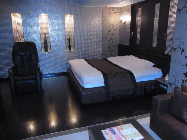ホテルM(市川市/ラブホテル)の写真『405号室 （マッサージチェアは1台）』by ホテルレポったー