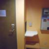 パークイン(東松山市/ラブホテル)の写真『203号室、部屋入り口の出前受け取り口と自動清算機』by もんが～