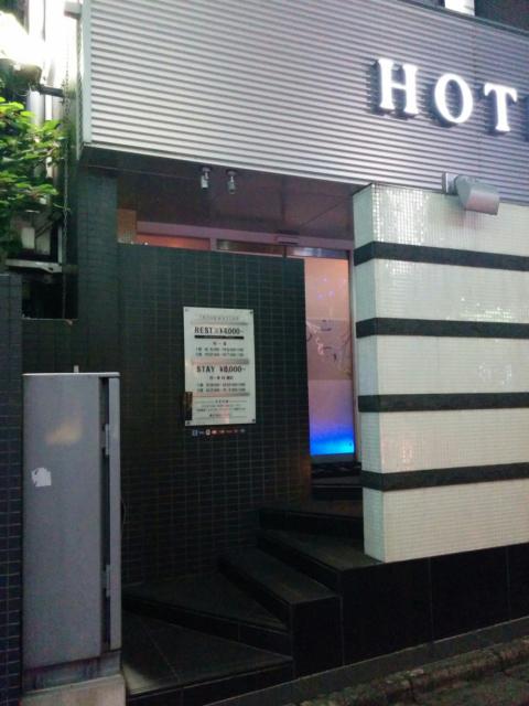HOTEL LIRIO（リリオ）(渋谷区/ラブホテル)の写真『夜の出入口1』by ましりと