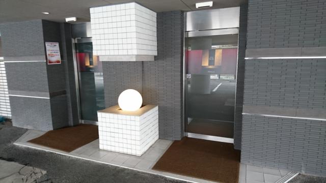 フルフル(立川市/ラブホテル)の写真『ホテルのフロント入り口』by おむすび