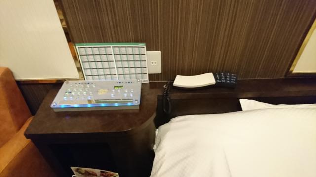フルフル(立川市/ラブホテル)の写真『ベッドの枕元(左)』by おむすび
