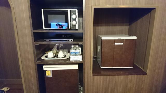 フルフル(立川市/ラブホテル)の写真『電子レンジ、食器棚、持ち込み用冷蔵庫』by おむすび
