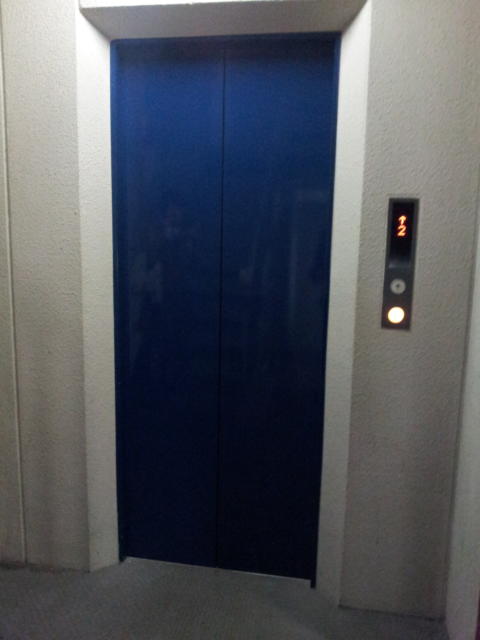 HOTEL i（アイ）(新宿区/ラブホテル)の写真『3Fエレベーターホール』by 少佐