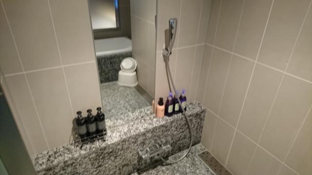 アラウダリゾート国立(国立市/ラブホテル)の写真『510号室 シャワー』by おむすび