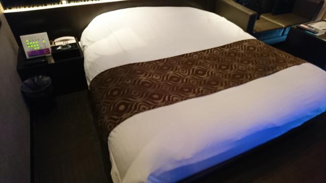 アラウダリゾート国立(国立市/ラブホテル)の写真『510号室 ベッド』by おむすび