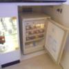 ラフェスタ国立(国立市/ラブホテル)の写真『211号室、お茶セットと販売用冷蔵庫』by もんが～