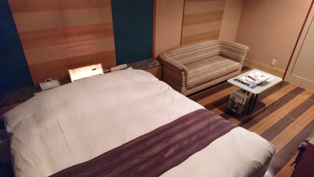 PLAZA K(プラザＫ)(八王子市/ラブホテル)の写真『ベッド側から見た部屋の全景』by おむすび