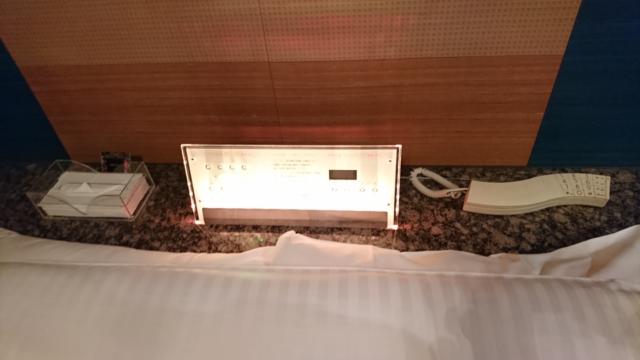 PLAZA K(プラザＫ)(八王子市/ラブホテル)の写真『ベッド枕元の照明コントローラーなど』by おむすび