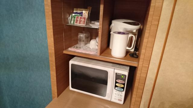 PLAZA K(プラザＫ)(八王子市/ラブホテル)の写真『食器棚、電子レンジ』by おむすび