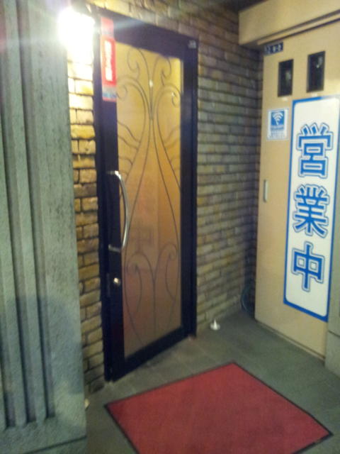 ホテルAIM(アイム)(新宿区/ラブホテル)の写真『入口ドア(19時)』by 少佐