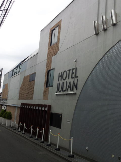 HOTEL JULIAN(ジュリアン)(座間市/ラブホテル)の写真『外観(昼・西側)③』by 少佐