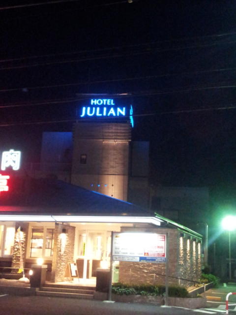 HOTEL JULIAN(ジュリアン)(座間市/ラブホテル)の写真『御幸道路からの風景(深夜・南側)』by 少佐