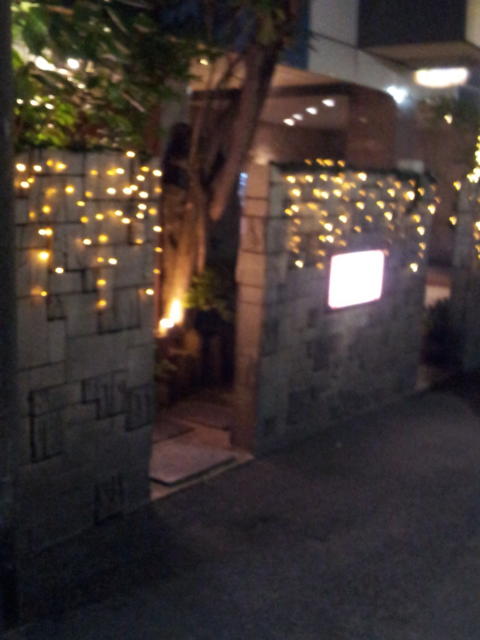 HOTEL 叶(KANOU）(新宿区/ラブホテル)の写真『入口(20時)』by 少佐
