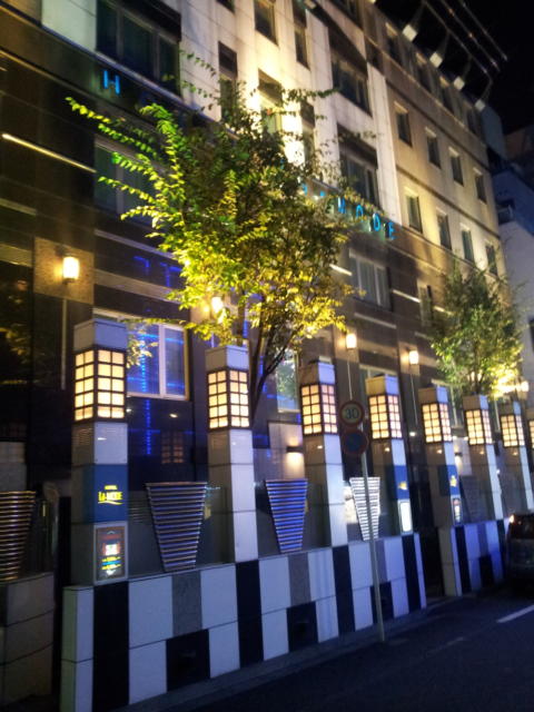 ラモード新宿(新宿区/ラブホテル)の写真『外観(夜)②』by 少佐