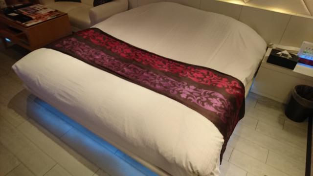 アラウダリゾート国立(国立市/ラブホテル)の写真『ベッド』by おむすび