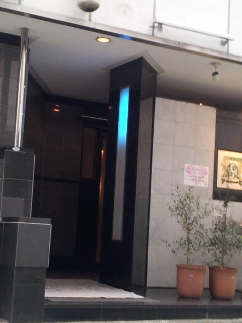 ホテル ル・スタイル(横浜市神奈川区/ラブホテル)の写真『入口(昼)』by 少佐