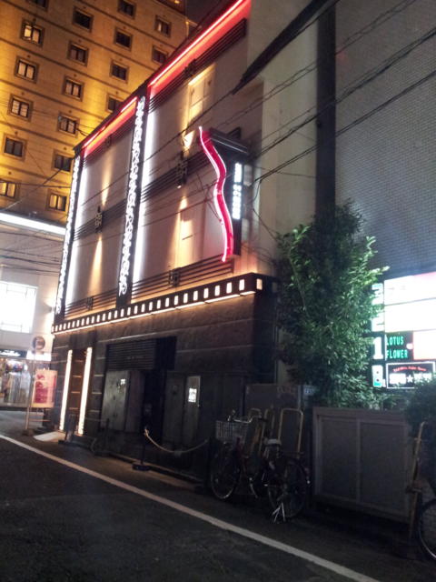 ホテル シーズン(新宿区/ラブホテル)の写真『外観(夜)①』by 少佐