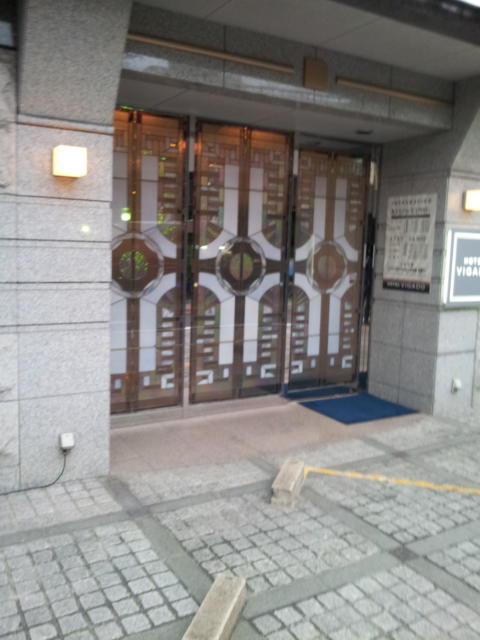 VIGADO（ビガド）(横浜市西区/ラブホテル)の写真『入口(夕方)』by 少佐