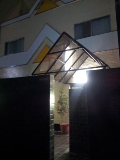 かじか(新宿区/ラブホテル)の写真『入口付近(夜)』by 少佐