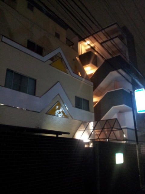 かじか(新宿区/ラブホテル)の写真『外観(夜)①』by 少佐