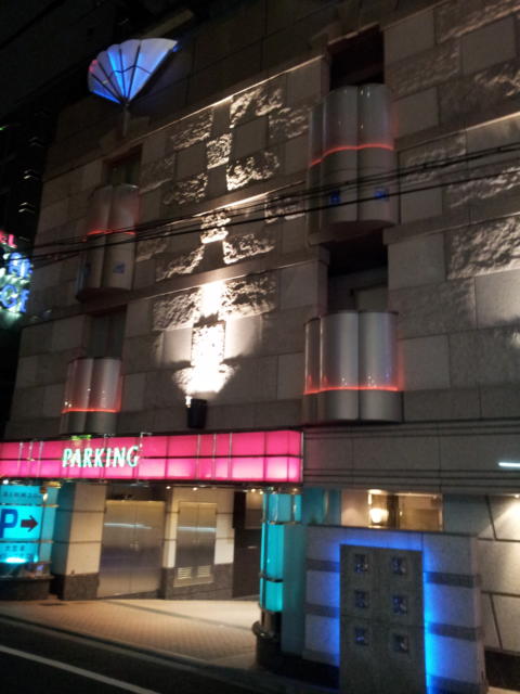 オリオン(新宿区/ラブホテル)の写真『駐車場入口付近(夜)』by 少佐