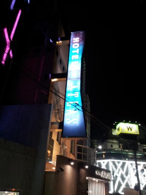 ホテル ATLAS(アトラス)(新宿区/ラブホテル)の写真『外観(夜)①』by 少佐
