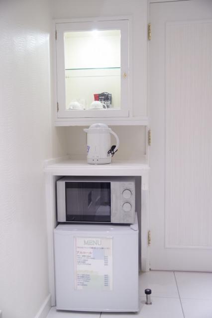 グリーンヒル(渋谷区/ラブホテル)の写真『601号室　茶器、電子レンジ、持込用冷蔵庫』by マーケンワン