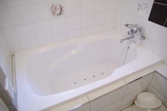 グリーンヒル(渋谷区/ラブホテル)の写真『601号室　バブルバス付き浴槽』by マーケンワン
