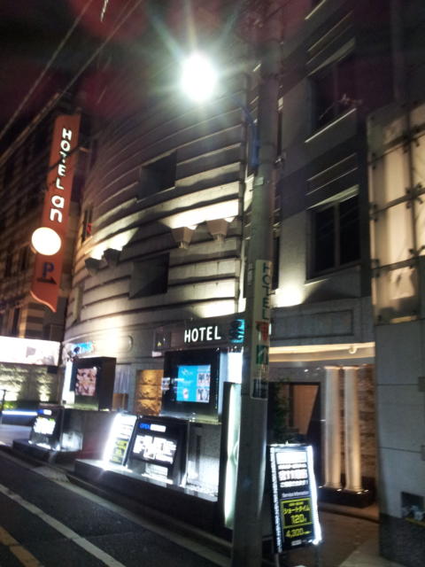ホテル 晏-an-(アン)(新宿区/ラブホテル)の写真『外観(夜)③』by 少佐