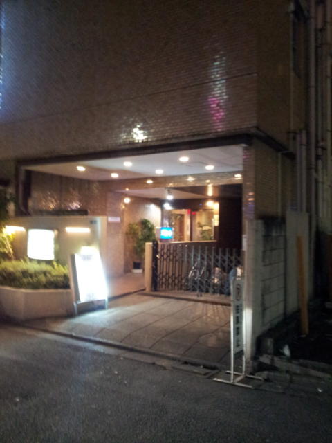 ジロー(新宿区/ラブホテル)の写真『入口付近(夜)②』by 少佐