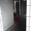 ラ・フランセパリス(新宿区/ラブホテル)の写真『昼の入口  北側駐車場隣接 建物内入口』by ルーリー９nine