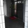 ラ・フランセパリス(新宿区/ラブホテル)の写真『北側駐車場  建物内入口(東寄り側)』by ルーリー９nine