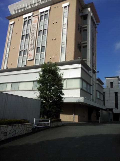ホテル クイーンズタウンpart1(厚木市/ラブホテル)の写真『外観(昼)①』by 少佐