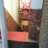 レンタルルームR（アール）(新宿区/ラブホテル)の写真『入口への下り階段』by 少佐