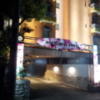 WILL SWEET(厚木市/ラブホテル)の写真『駐車場入口付近(夜)①』by 少佐