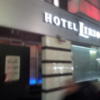 HOTEL LIRIO（リリオ）(渋谷区/ラブホテル)の写真『外観(夜・入口付近)③』by 少佐