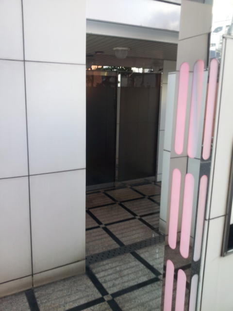 ホテル ロダン(渋谷区/ラブホテル)の写真『入口自動ドア(夕方)』by 少佐