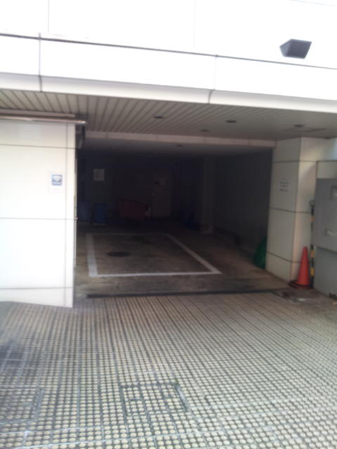 ホテル ロダン(渋谷区/ラブホテル)の写真『駐車場』by 少佐