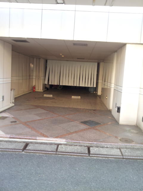 HOTEL Bless（ブレス)(新宿区/ラブホテル)の写真『駐車場』by 少佐