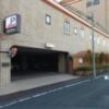 ホテル アイム 西新井(足立区/ラブホテル)の写真『昼の駐車場出入口』by ましりと