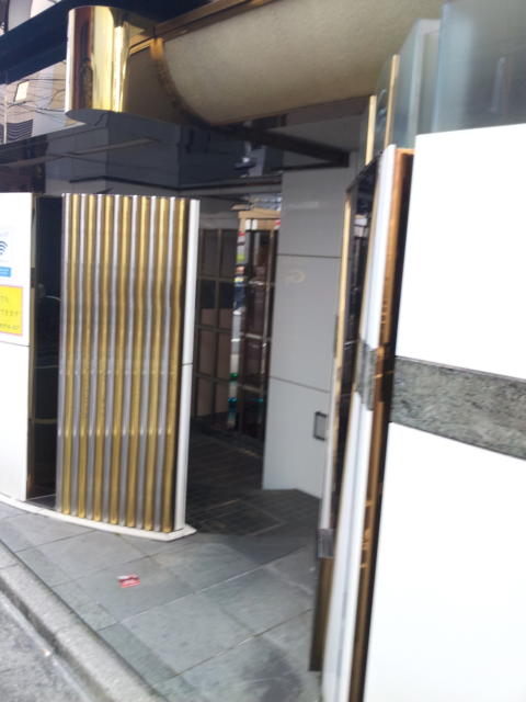HOTEL Ｇ-７(新宿区/ラブホテル)の写真『入口』by 少佐