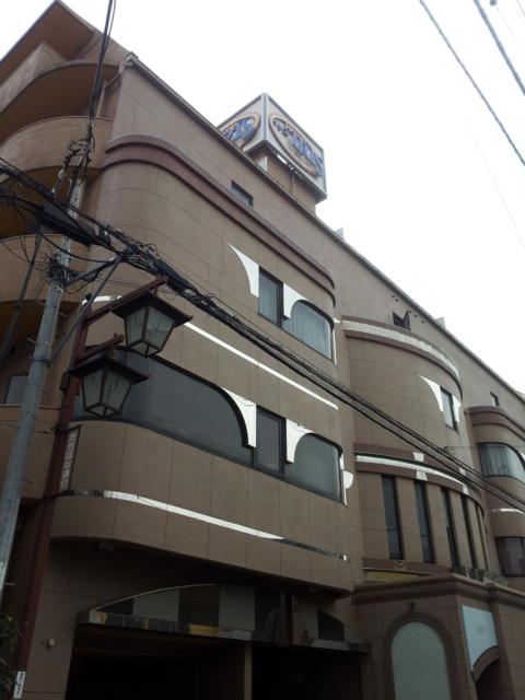 HOTEL IRIS（イリス）(藤沢市/ラブホテル)の写真『外観(昼)①』by 少佐