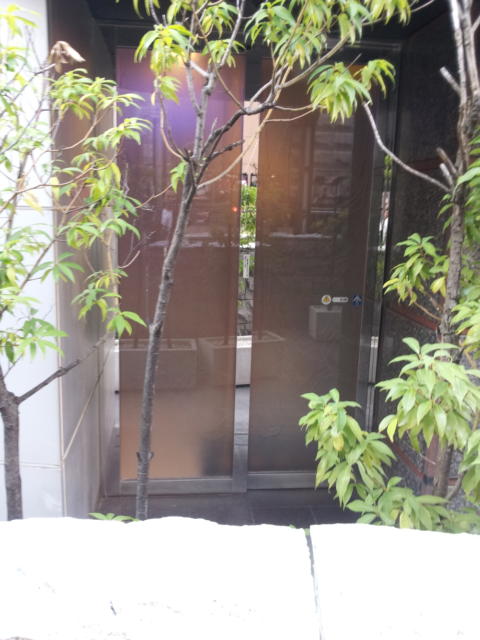 セリオ(新宿区/ラブホテル)の写真『入口(昼)』by 少佐