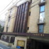 パセオ(新宿区/ラブホテル)の写真『入口・駐車場入口付近(昼)』by 少佐