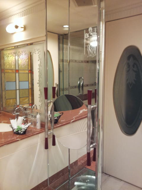 HOTEL CEAN新宿（セアン）(新宿区/ラブホテル)の写真『立ちバック用？の取っ手付き鏡』by 少佐