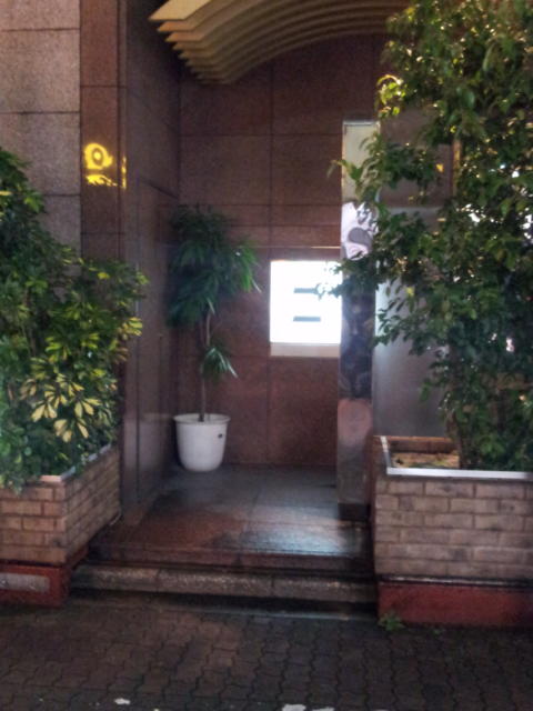 ホテル シック(台東区/ラブホテル)の写真『入口付近(夜)③』by 少佐