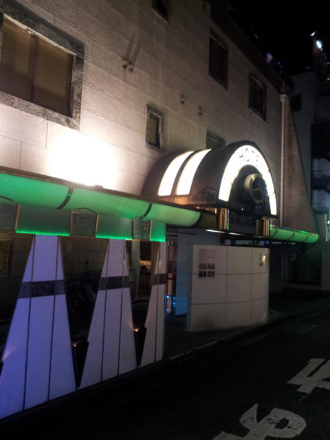 HOTEL Ｇ-７(新宿区/ラブホテル)の写真『入口付近(夜・横道の入口)』by 少佐