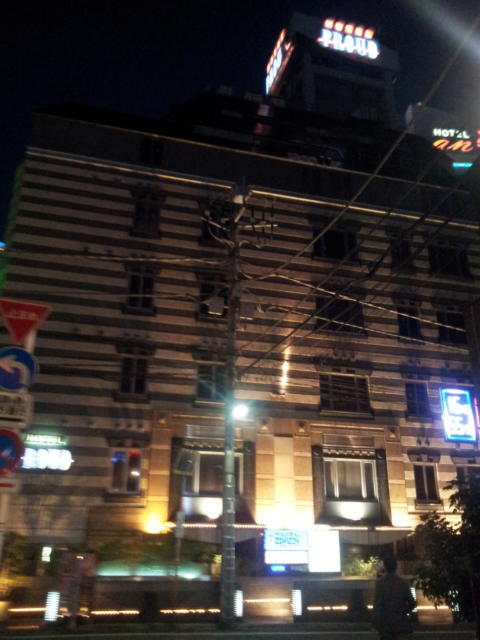 HOTEL PROUD（プラウド）(新宿区/ラブホテル)の写真『外観(夜・看板が見えるように撮影)④』by 少佐